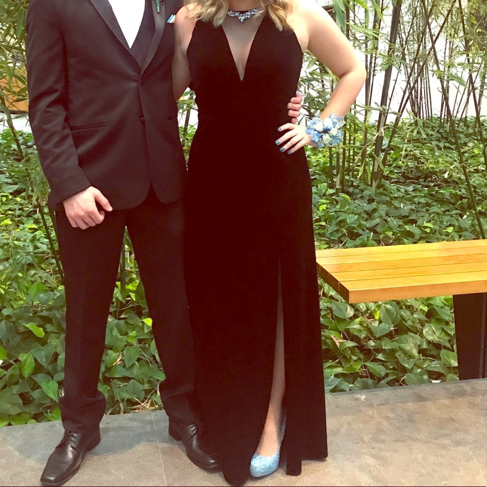 classic black velvet prom dress!